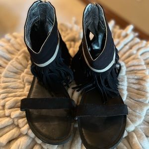 WildFox suede black fringed ankle sandals. Barely worn, Size 40. Back zip, flat